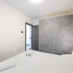 4 * נסו