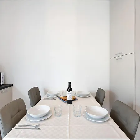 Apartmán 4 *
